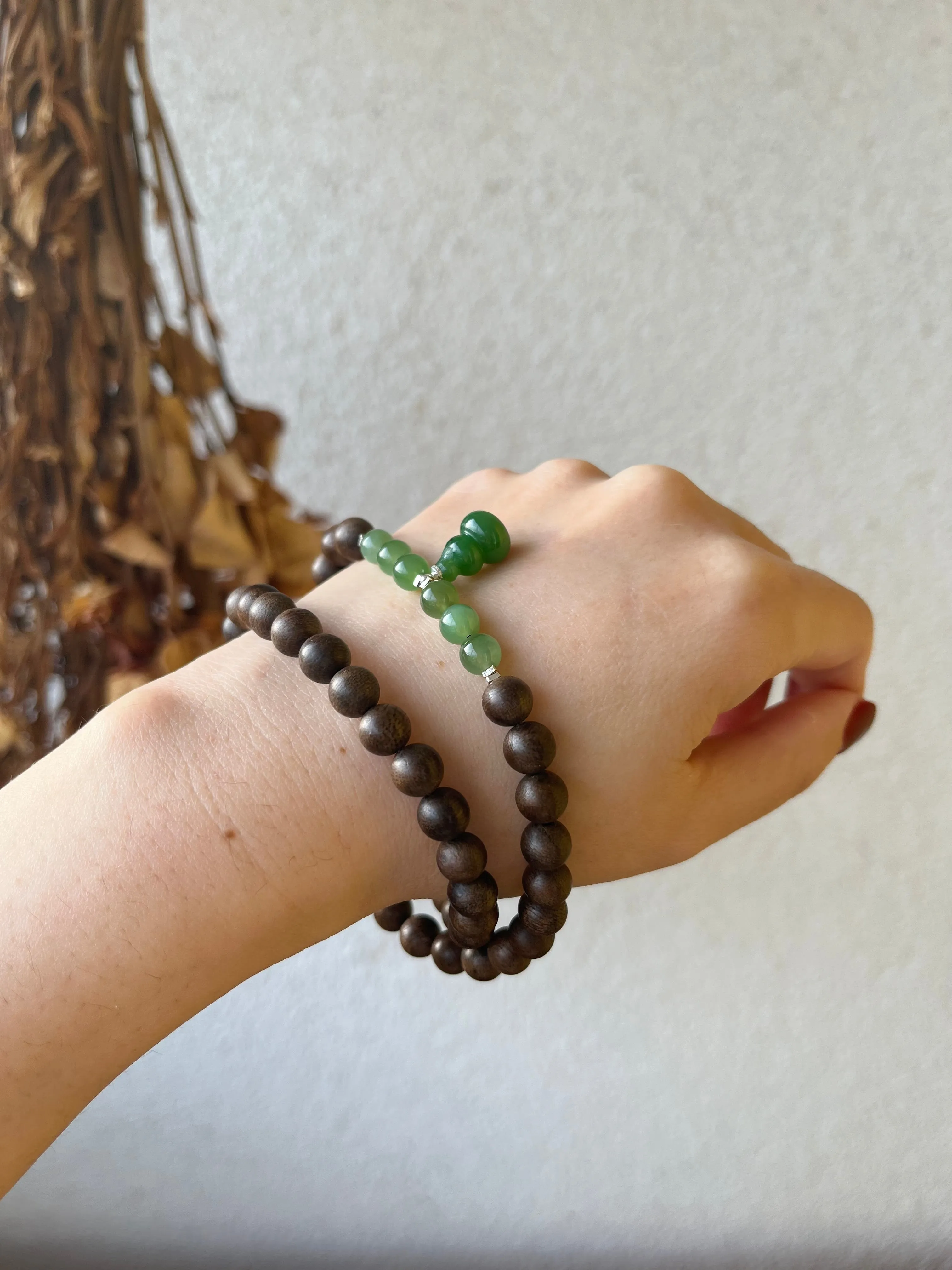 Handmade Double Loop Bracelet with 4mm  Jade Beads, Jade Hulu and 6mm  Agarwood beads, 碧玉葫芦沉香手串