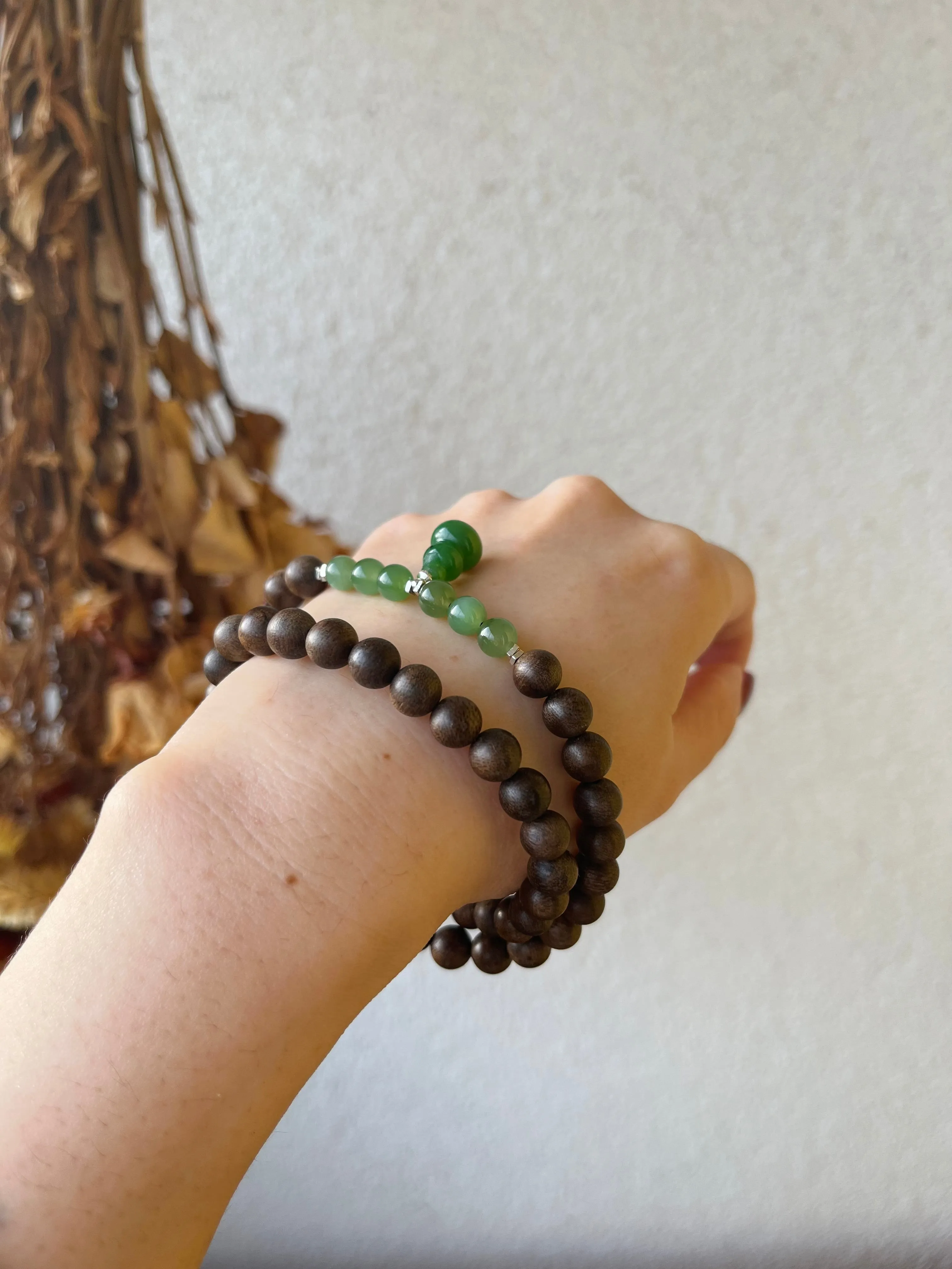 Handmade Double Loop Bracelet with 4mm  Jade Beads, Jade Hulu and 6mm  Agarwood beads, 碧玉葫芦沉香手串