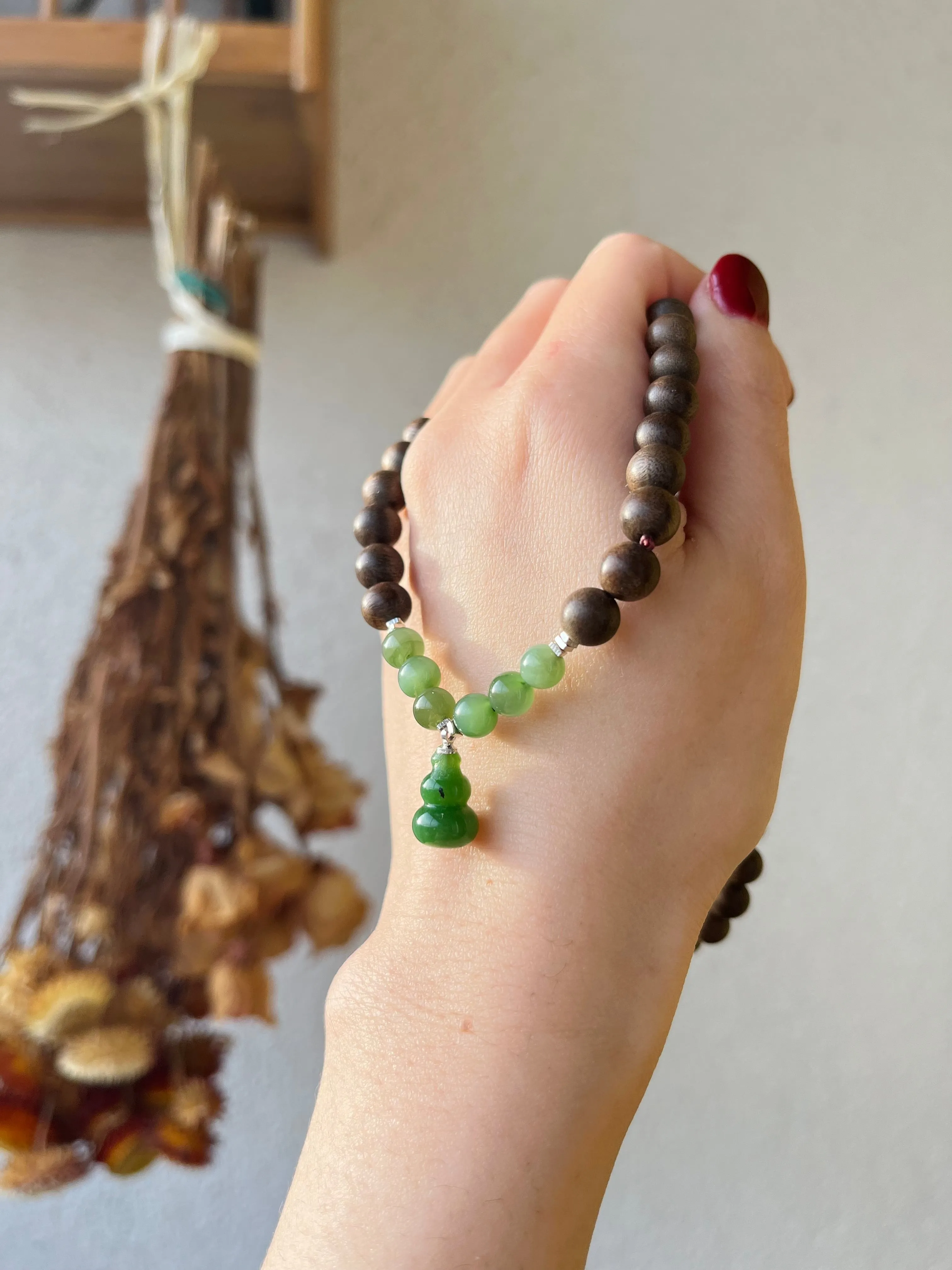 Handmade Double Loop Bracelet with 4mm  Jade Beads, Jade Hulu and 6mm  Agarwood beads, 碧玉葫芦沉香手串